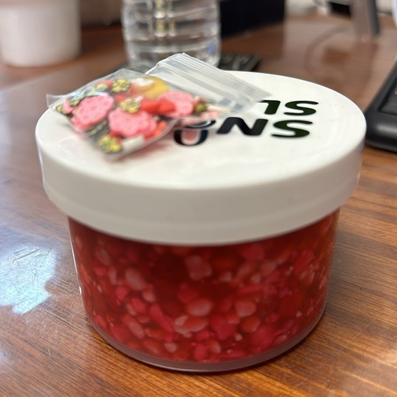 Snoop Slimes Sweetheart Rock Candy Slime - Picture 3 of 3